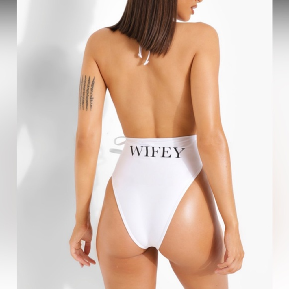 “WIFEY” BRIDE OPEN BACK‎ SLOGAN SWIMSUIT size 12